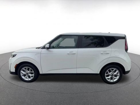 Used 2025 Kia Soul LX w/ LX Technology Package FWD image 8