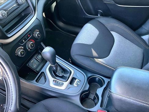 Certified 2016 Jeep Cherokee Sport FWD image 11