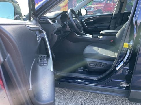 Used 2021 Toyota RAV4 XLE AWD/4WD image 14