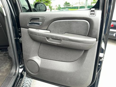 Used 2011 Chevrolet Avalanche LT AWD/4WD image 23