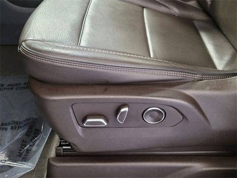 Used 2021 GMC Yukon Denali w/ Denali Premium Package image 10