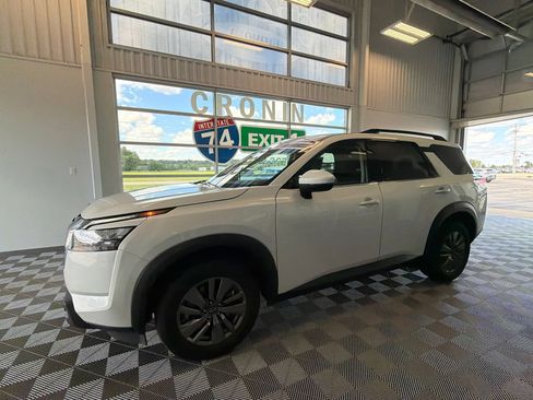 Used 2025 Nissan Pathfinder SV AWD/4WD image 3