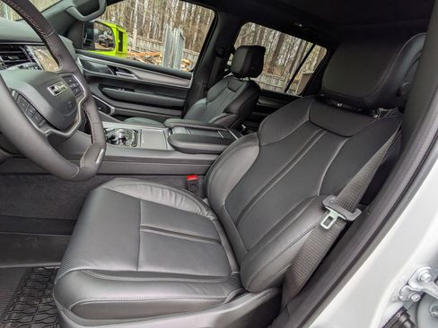 New 2026 Jeep Grand Wagoneer 4WD w/ Premium Group I image 18