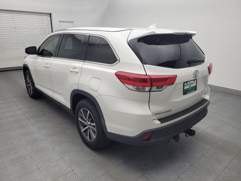 Used 2019 Toyota Highlander XLE FWD image 5