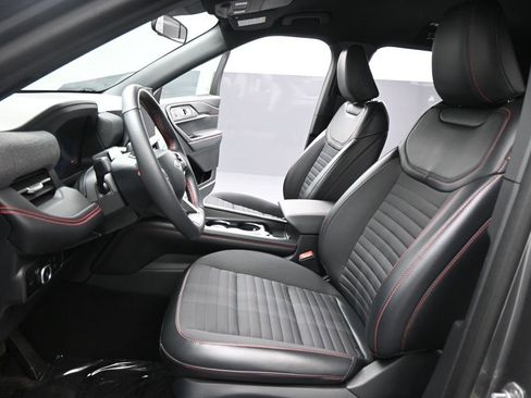 Used 2025 Ford Explorer ST-Line w/ ST-Line Street Pack image 10