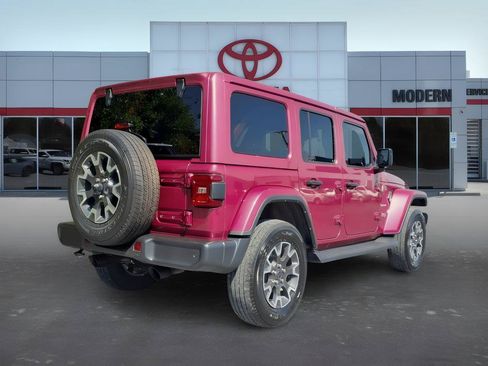 Used 2024 Jeep Wrangler Unlimited Sahara w/ Technology Group AWD/4WD image 5