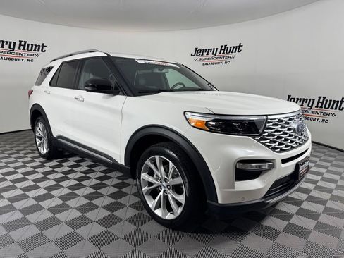Used 2023 Ford Explorer Platinum w/ Class IV Trailer Tow Package AWD/4WD image 5