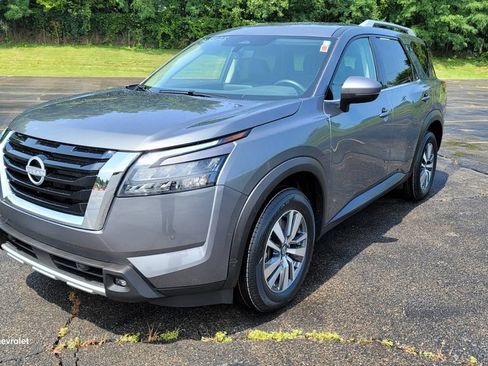 Used 2025 Nissan Pathfinder SL FWD image 5