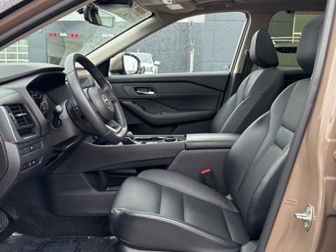 Used 2024 Nissan Rogue SV w/ SV Premium Package AWD/4WD image 5