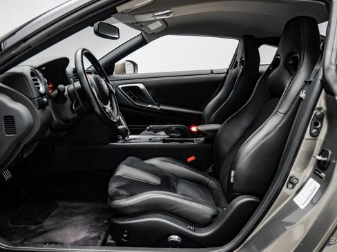 Used 2009 Nissan GT-R Premium image 41