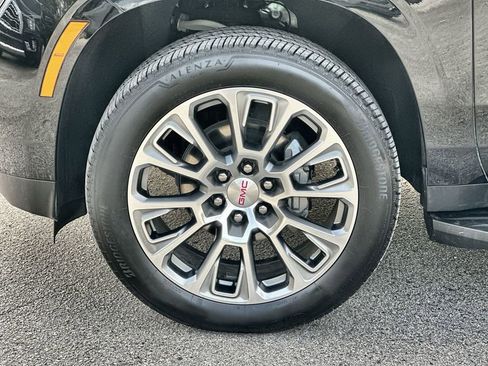 Certified 2025 GMC Yukon Denali image 32