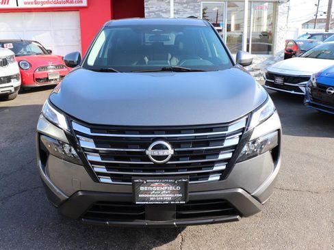 Used 2024 Nissan Rogue SV FWD image 8