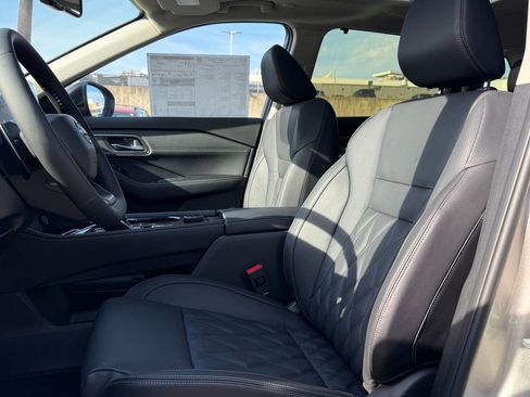 New 2026 Nissan Rogue Platinum image 16