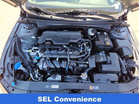 Certified 2025 Hyundai Elantra SEL FWD image 13