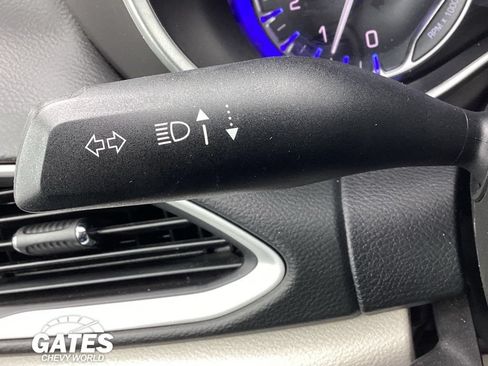 Used 2024 Chrysler Pacifica Touring-L FWD image 27