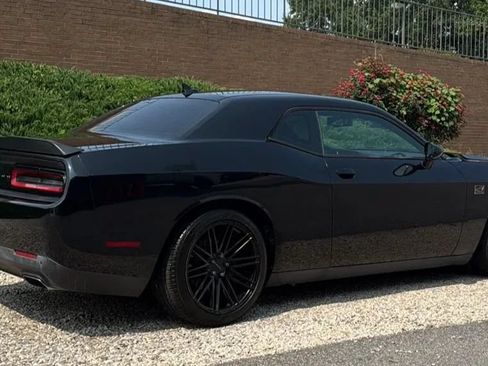 Used 2016 Dodge Challenger SXT Plus RWD image 6