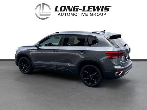 Certified 2024 Volkswagen Taos SE w/ Black Wheel Package FWD image 4
