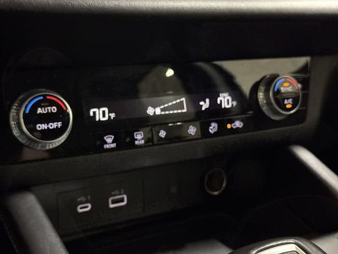 Used 2024 Mitsubishi Outlander SE FWD image 17
