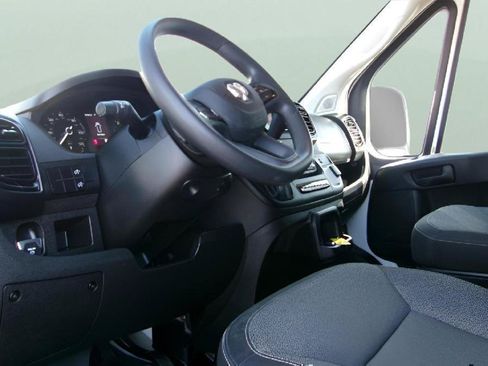 Used 2025 RAM ProMaster 2500 FWD image 9
