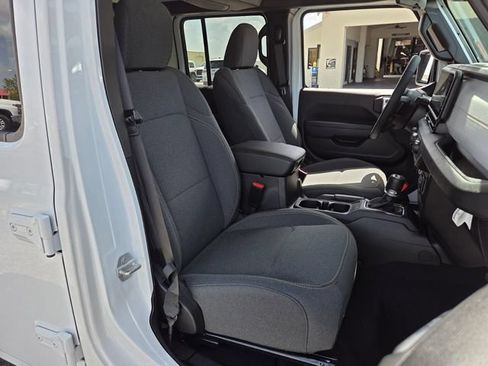 Used 2025 Jeep Wrangler Unlimited Sport AWD/4WD image 16