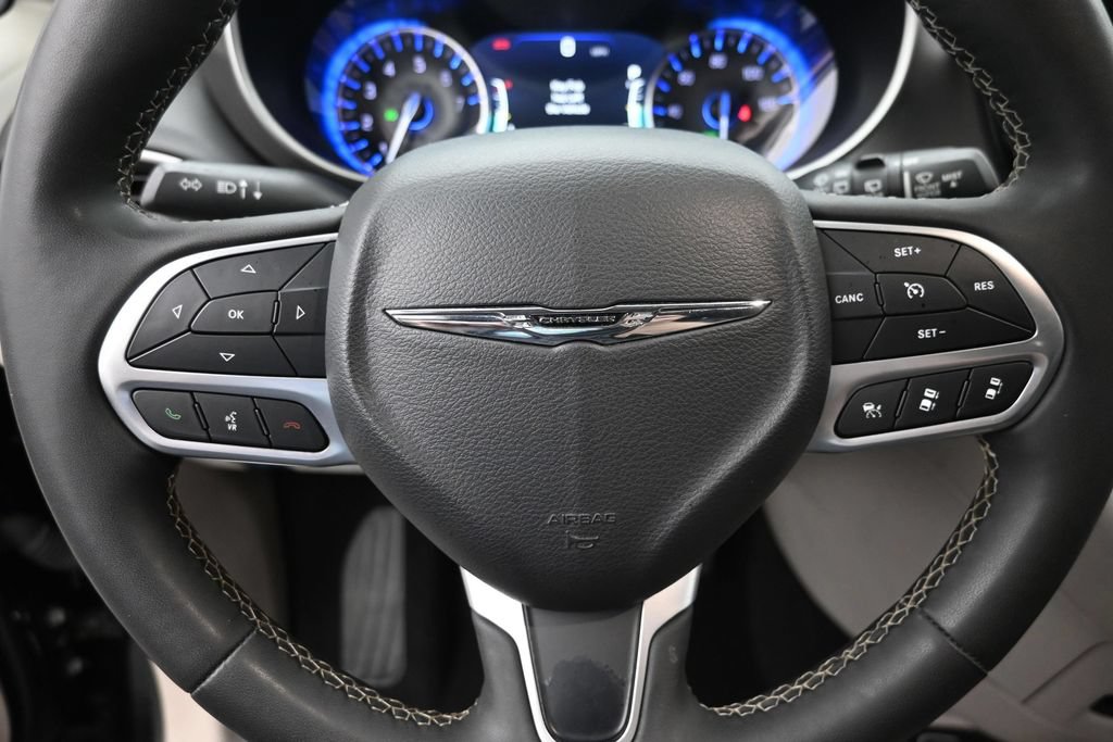 Used 2024 Chrysler Pacifica Touring-L FWD image 21
