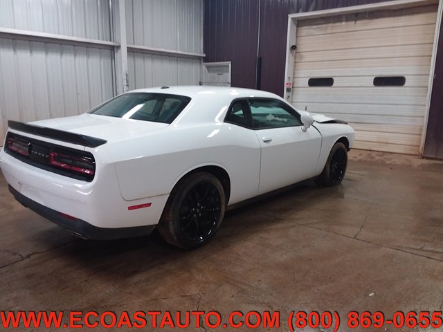 Used 2018 Dodge Challenger SXT w/ Blacktop Package RWD image 2