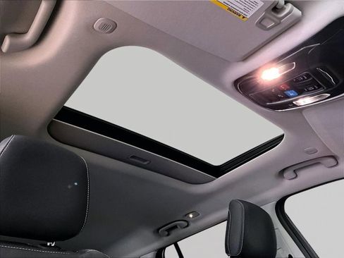 Used 2023 Jeep Grand Cherokee Laredo image 17