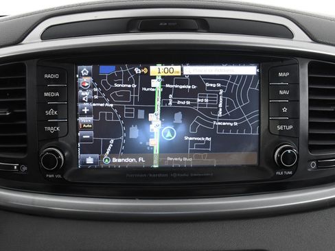 Used 2019 Kia Sorento SX image 18