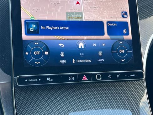 Used 2025 Mercedes-Benz GLC 300 image 22