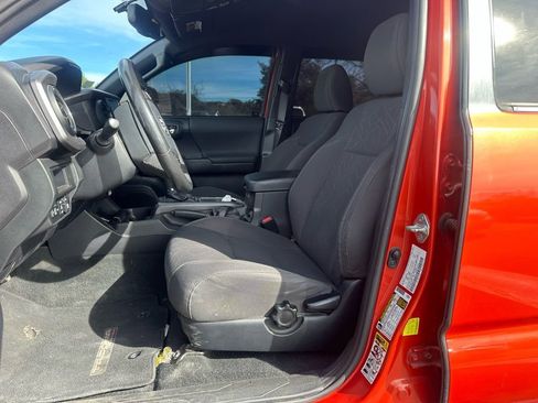 Used 2017 Toyota Tacoma TRD Off-Road w/ Tow Package image 9