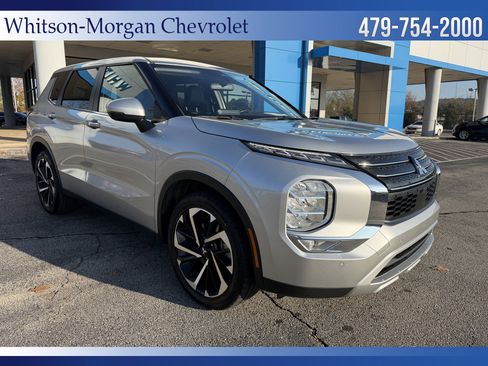 Used 2024 Mitsubishi Outlander SE image 3