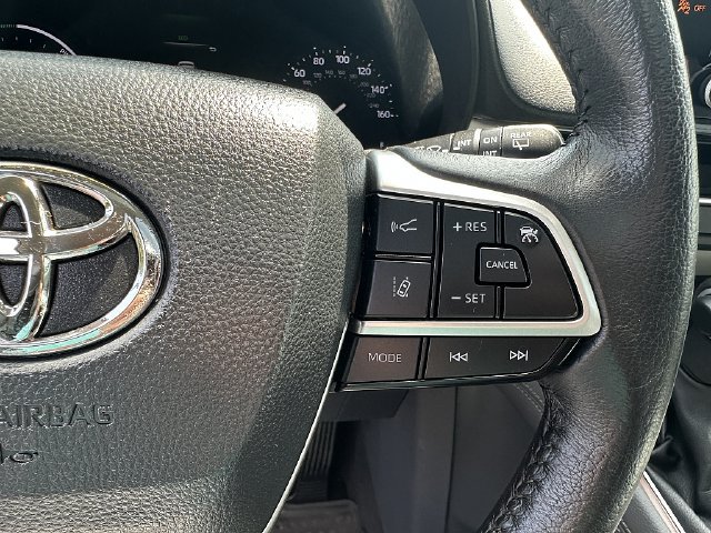 Certified 2024 Toyota Sienna XLE FWD image 25