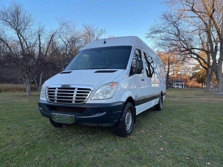 Used 2011 Freightliner Sprinter 2500 RWD image 1