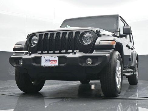 Used 2021 Jeep Wrangler Unlimited Sport image 16
