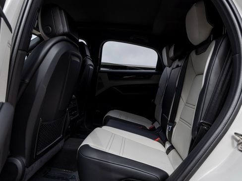 New 2025 Porsche Cayenne Coupe image 36