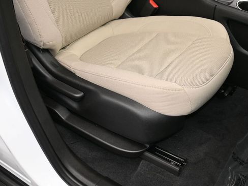 Used 2023 Chevrolet Traverse LS image 40