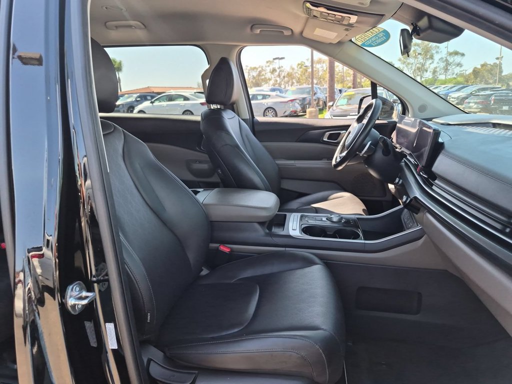 Certified 2026 Kia Carnival LXS FWD image 28