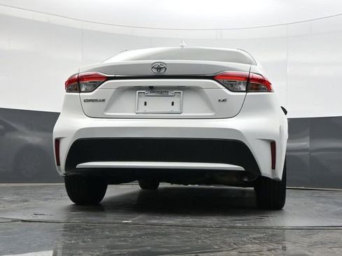 Used 2021 Toyota Corolla LE image 32