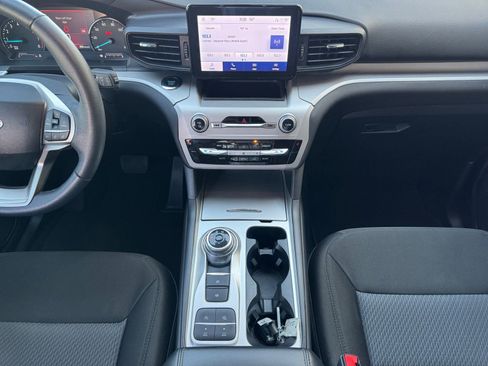 Used 2024 Ford Explorer XLT image 11