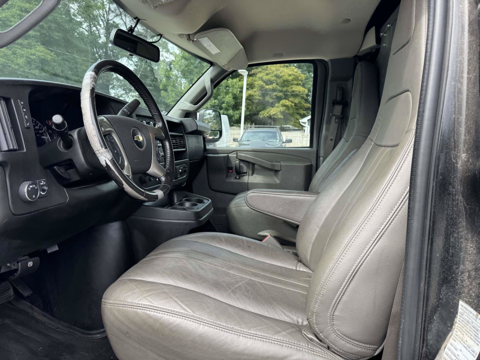 Used 2018 Chevrolet Express 2500 w/ Driver Convenience Package RWD image 13