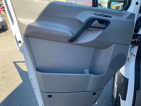 Used 2010 Freightliner Sprinter 2500 image 11