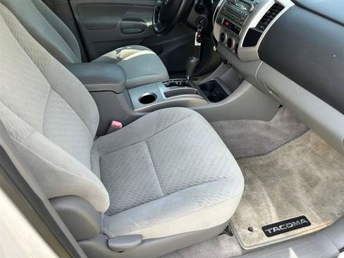 Used 2010 Toyota Tacoma PreRunner image 10