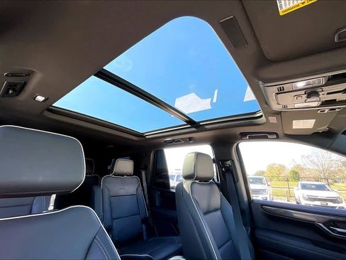 Certified 2025 GMC Yukon Elevation w/ Technology Package image 12