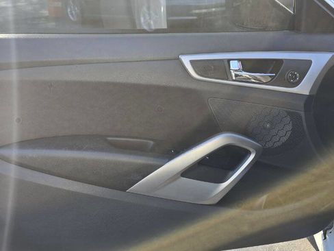 Used 2016 Hyundai Veloster image 10