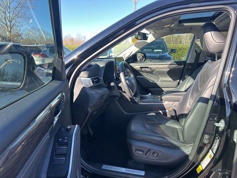 Used 2023 Toyota Highlander Limited image 9