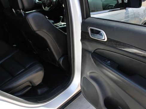 Used 2012 Jeep Grand Cherokee Laredo RWD image 15