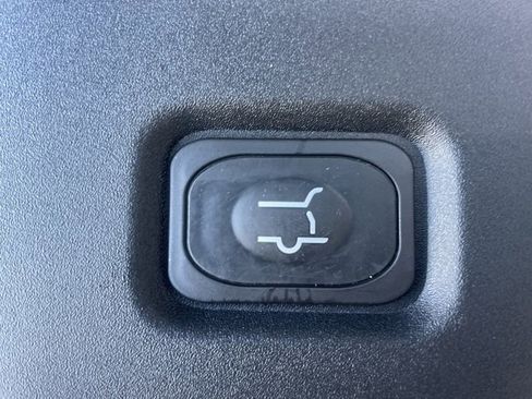 New 2025 Ford Expedition Active image 73