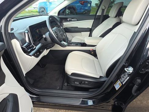 Used 2025 Kia Sportage EX FWD image 9