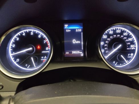 Used 2019 Toyota Camry SE image 23