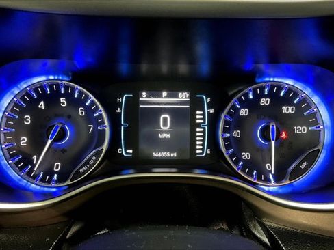 Used 2017 Chrysler Pacifica Touring image 20